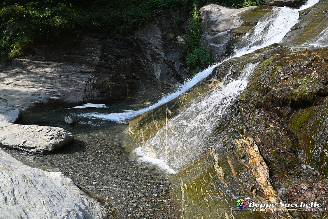 VBS_2872 - Novalesa - Abbazia. Parrocchia. Cascata del Rio Bard.jpg